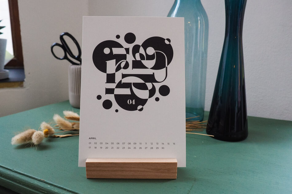 Für Typografie Fans: Unser Typokalender, ein jahresunabhängiger Tischkalender